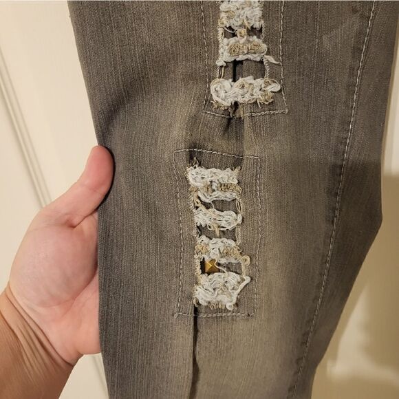 Apple Bottom Jeans with unique back pockets grey wash factory distressed - Picture 2 of 15